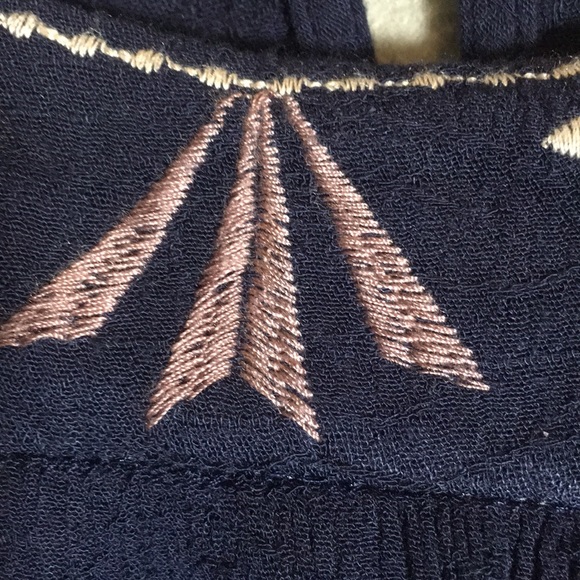 KNOX ROSE Embroidered Oversized Relaxed Fit Keyhole Botton Back Boxy Flyaway Top - Picture 12 of 16